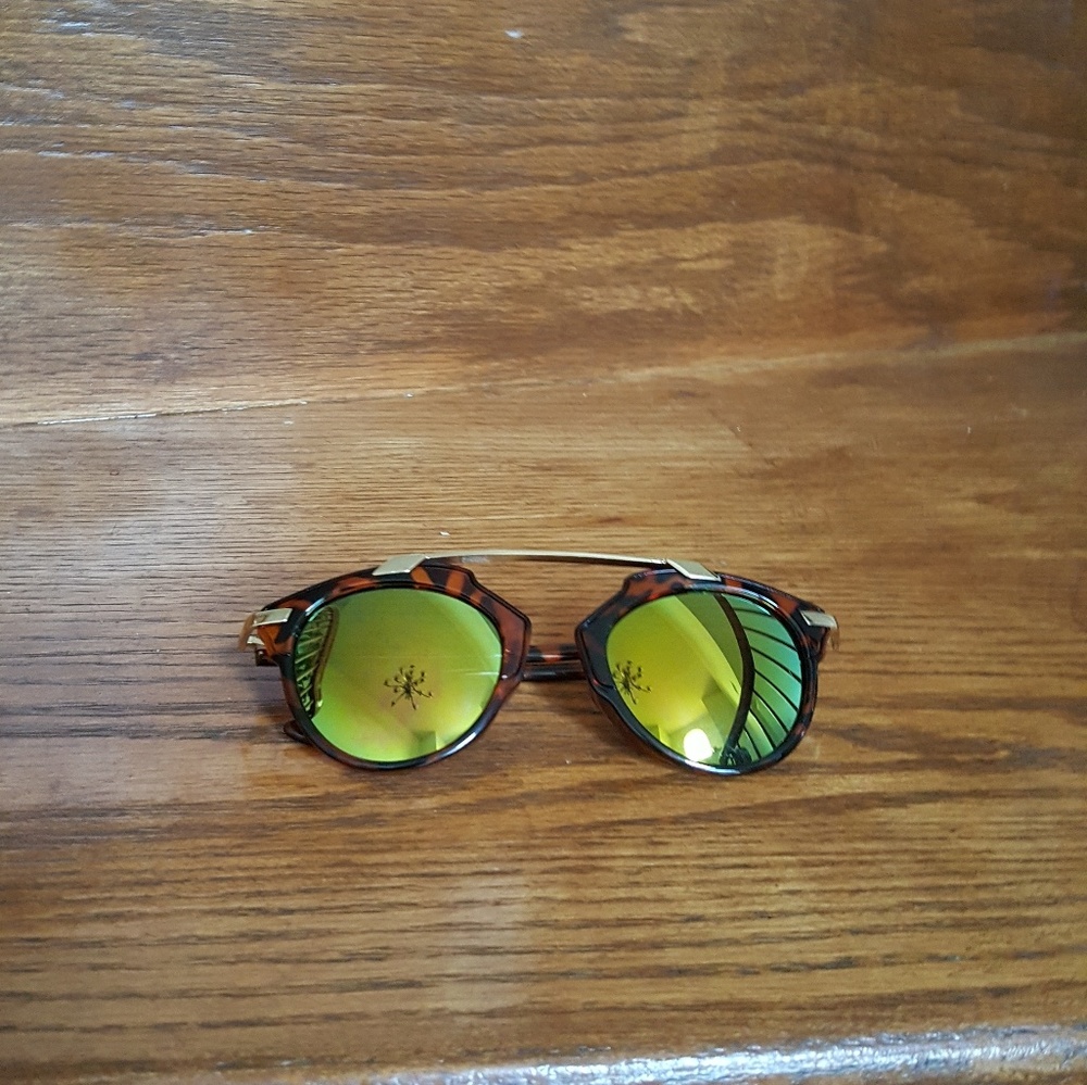 Tortoise Shell Sunglasses - Picture 2 of 2